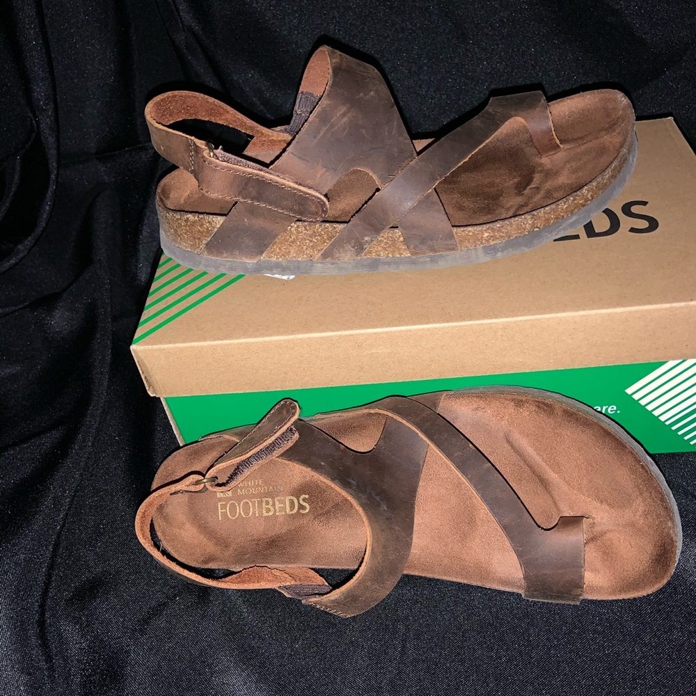 White Mountain Footbeds Brown Leather sandals. 8